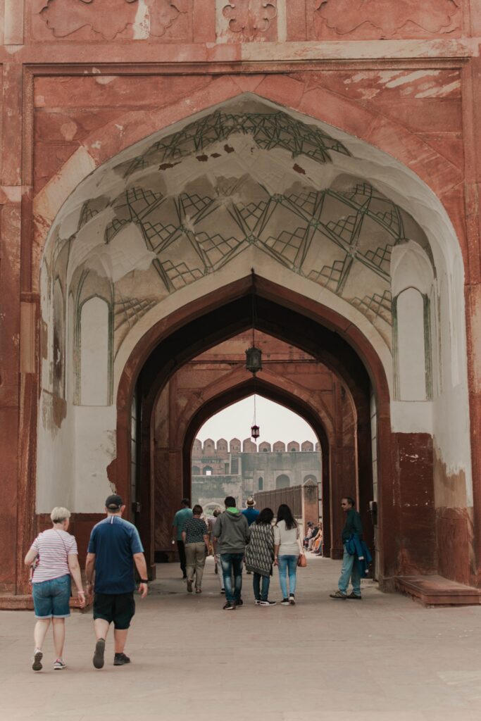 What is Agra Fort famous for?